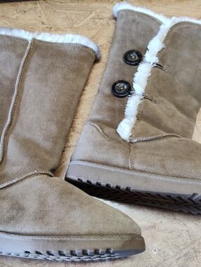 Women’s Faux Suede Button Winter Boots - Tan